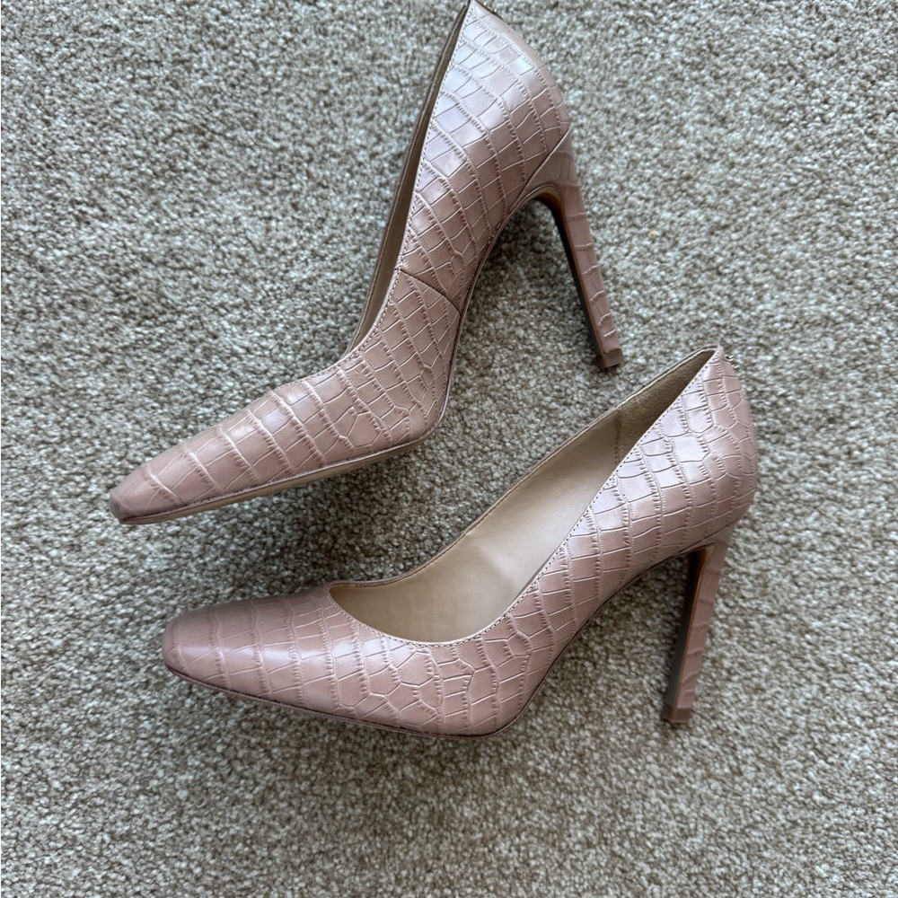 Chic Croc-Embossed Heels in Blush